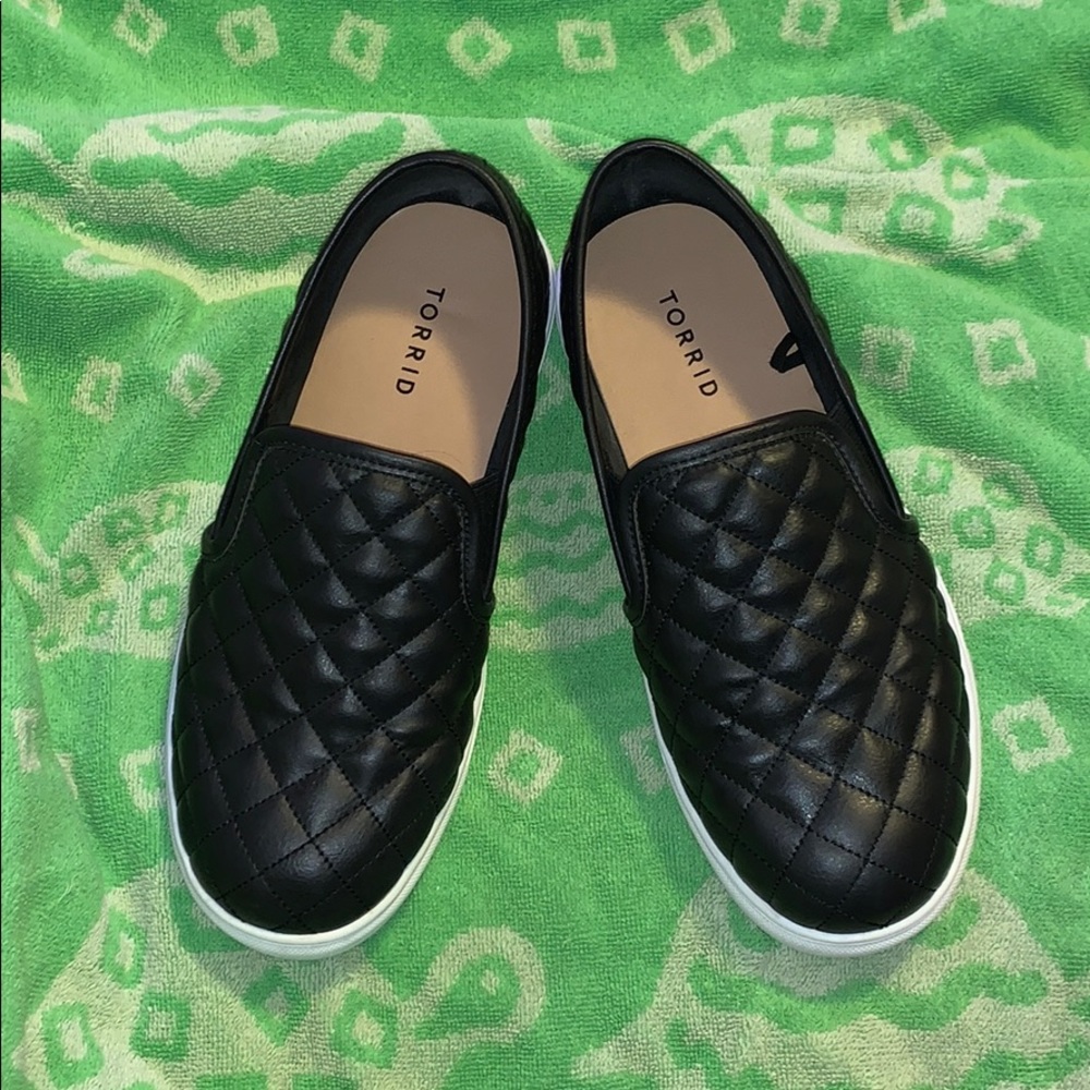 🏴Quilted slip on sneakers